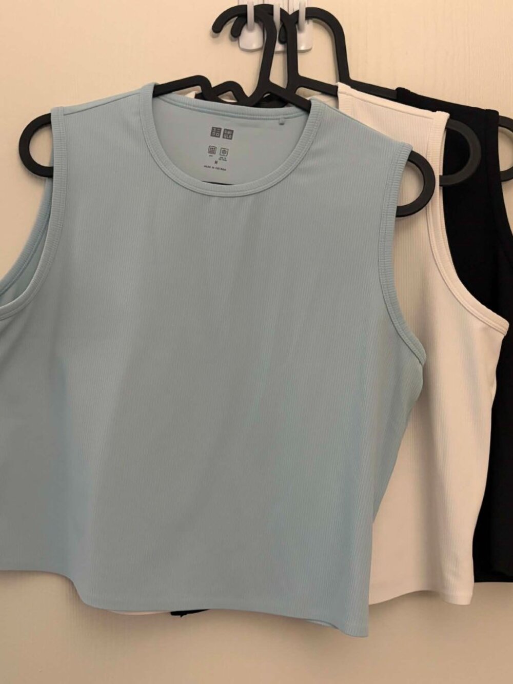 Uniqlo AIRism Ribbed Cropped Tank Tops 3-Pack M NWOT White Black Blue